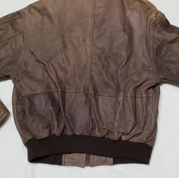 VINTAGE 80s American Eagle Outfitters Distressed Leather Bomber Jacket Medium - Picture 12 of 16